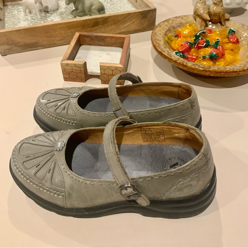 DR COMFORT MARY JANE SHOES